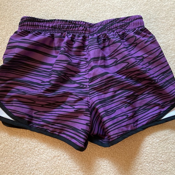 Under Armour Running Shorts XS - Picture 2 of 4